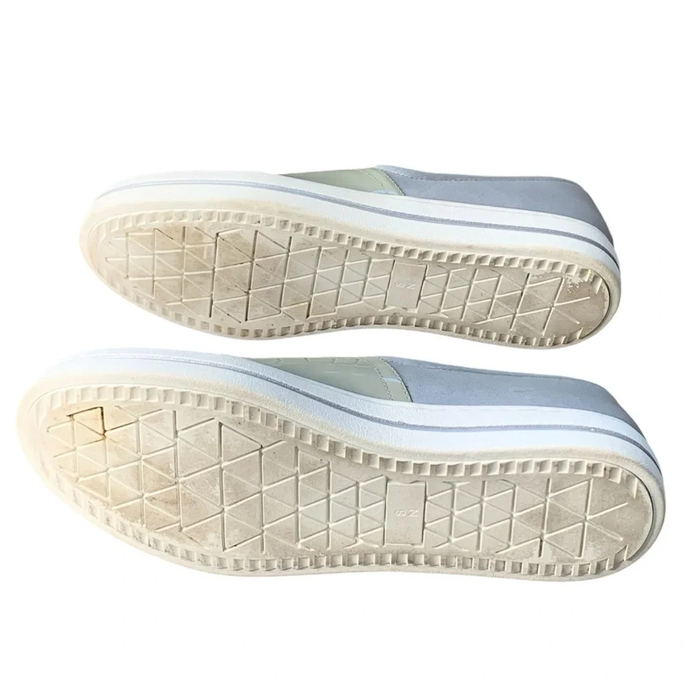Van Eli Sport metallic silver‎ sneaker. EUC Size 8N